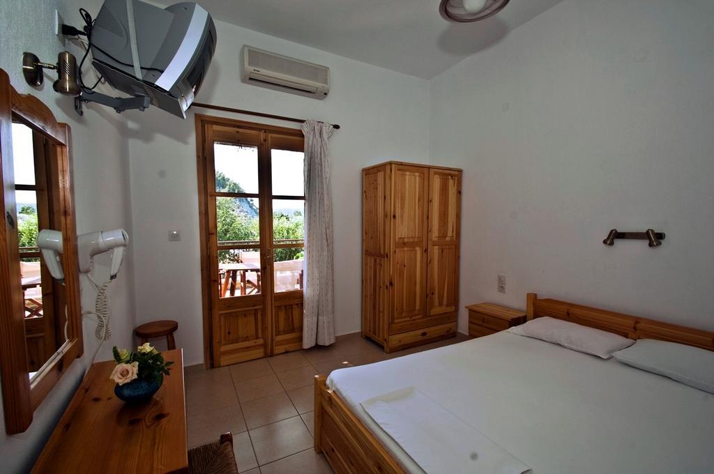 Athina Apartments Нео Кліма Екстер'єр фото