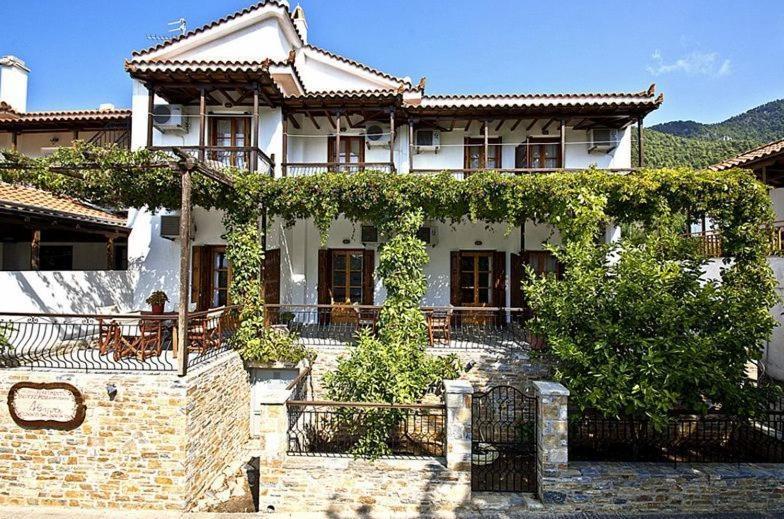 Athina Apartments Нео Кліма Екстер'єр фото